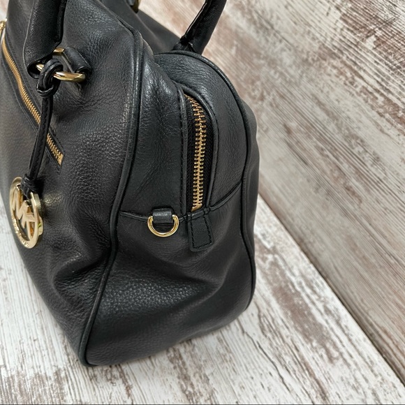 Micheal Kors versatile leather bag - Picture 4 of 14